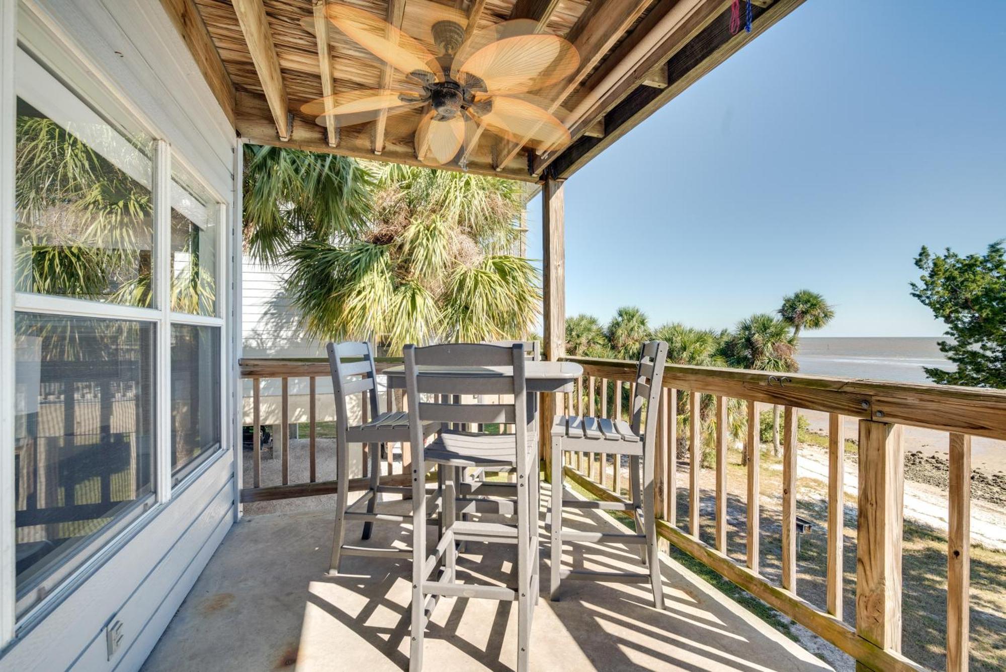 Cedar Key Condo With Balcony And Gulf Views! Exterior photo