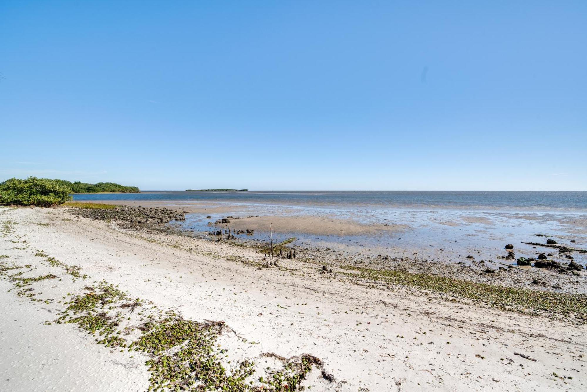 Cedar Key Condo With Balcony And Gulf Views! Exterior photo