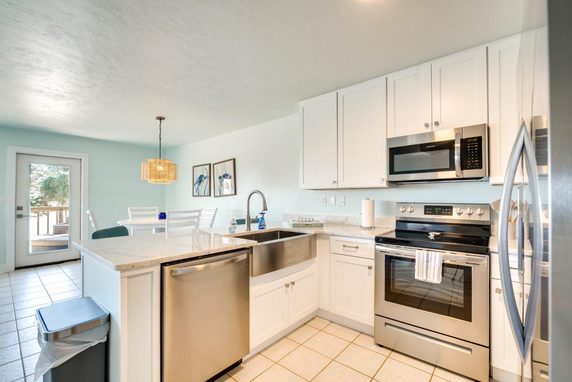 Cedar Key Condo With Balcony And Gulf Views! Exterior photo