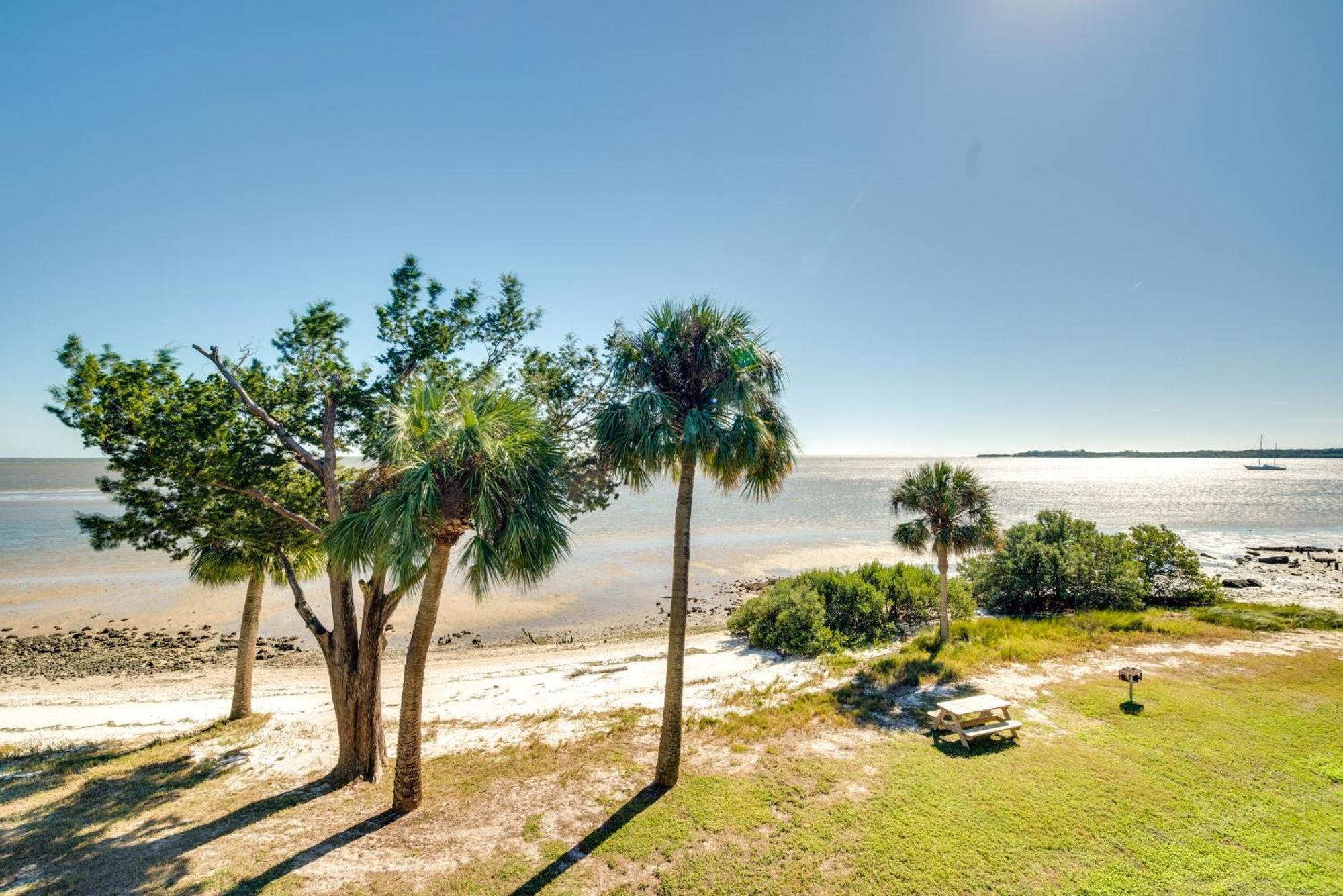 Cedar Key Condo With Balcony And Gulf Views! Exterior photo