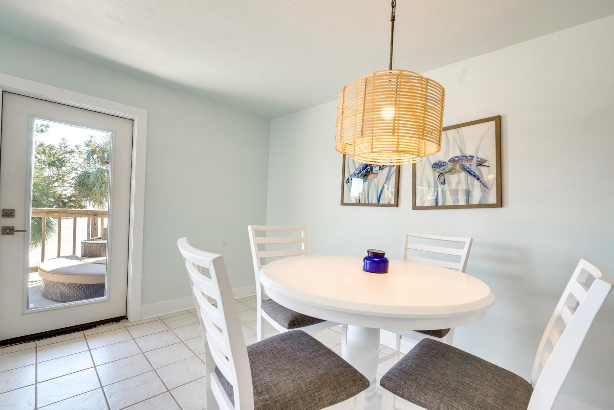 Cedar Key Condo With Balcony And Gulf Views! Exterior photo